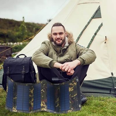 الألواح الشمسية المحمولة القابلة للطي المقاومة للماء 15W USB لبطارية الهاتف الخليوي